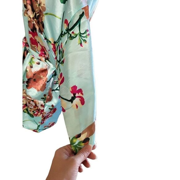 Ms Lovely Robe NWOT  - Picture 6 of 9